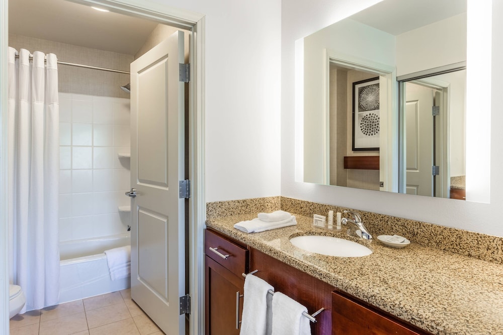 Suite, 1 Bedroom, Fireplace - Photo 3