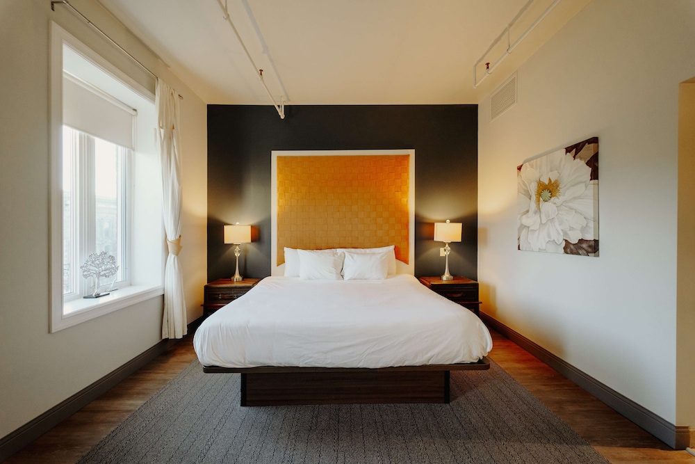 Standard Room, 1 King Bed, Non Smoking (No Elevator Access) photo 1