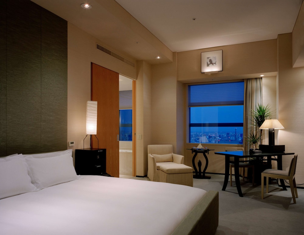 Premier Room, 1 King Bed - Photo 5