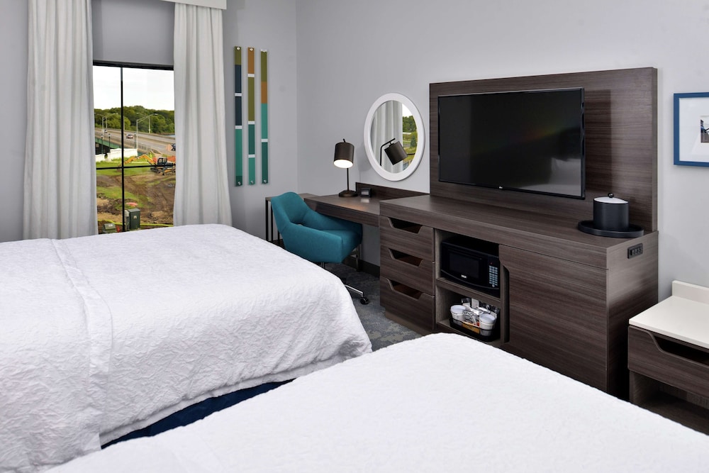 Room, 2 Queen Beds, Accessible - Photo 4