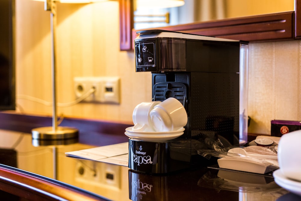 Suite, 2 Bedrooms, Kitchenette thumbnail 5