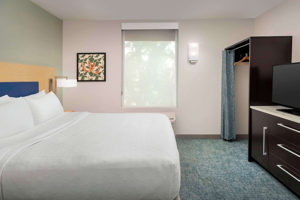 Suite, Accessible, Non Smoking (Roll-in Shower) photo 2