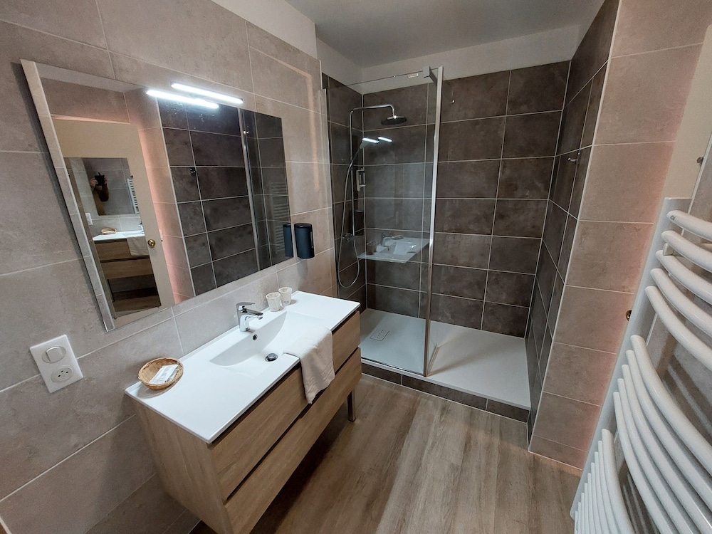 Double Room, Queen Bed - Photo 8