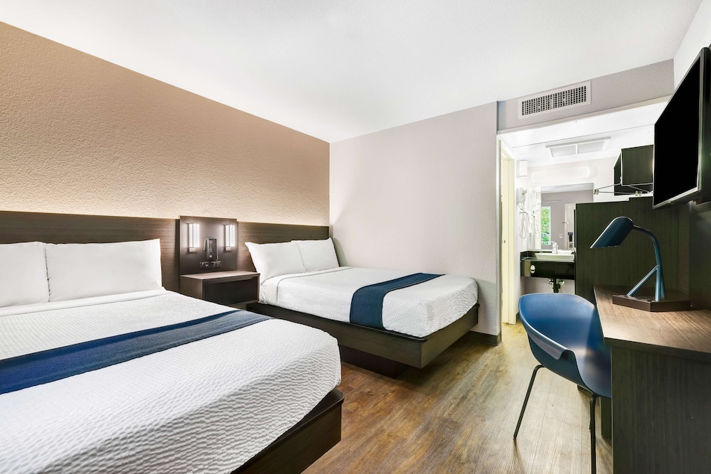 Premium Room, 2 Double Beds, Non Smoking, Refrigerator & Microwave photo 1