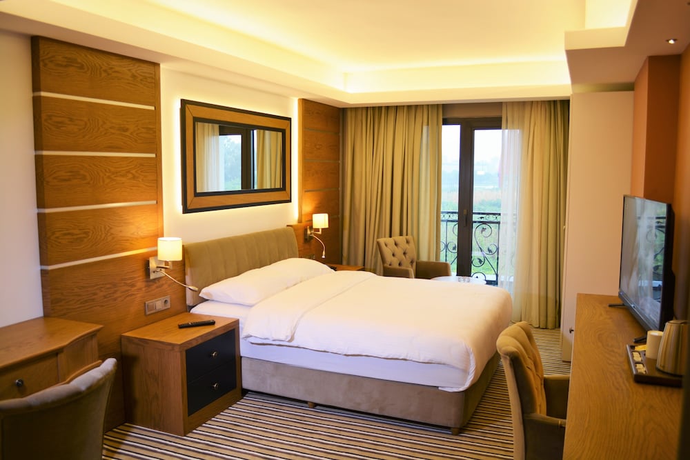 Standard Double Room, Partial Sea View
