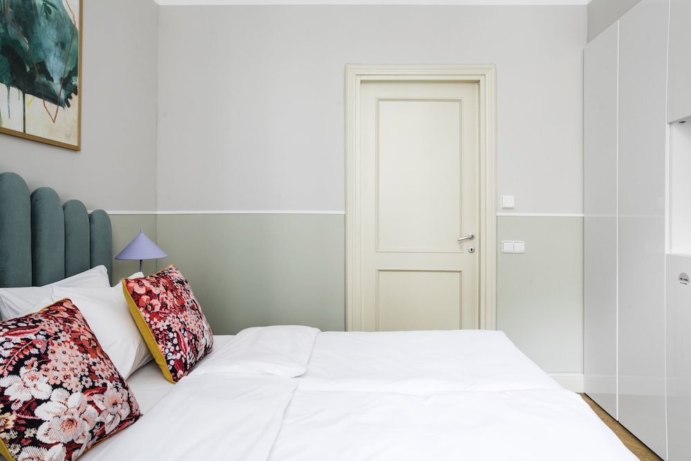Medium Room