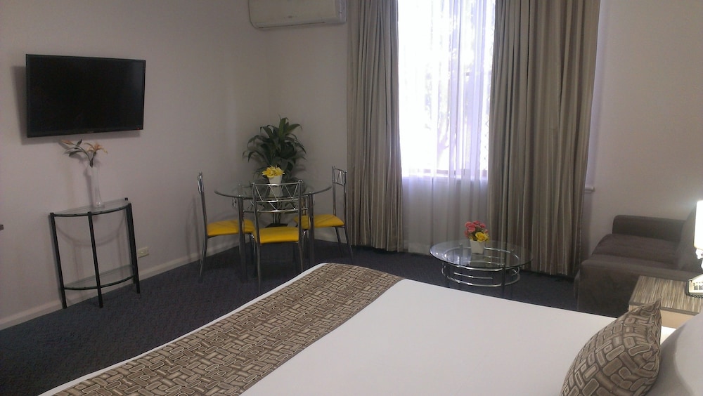 Executive Room, 1 Queen Bed photo 3