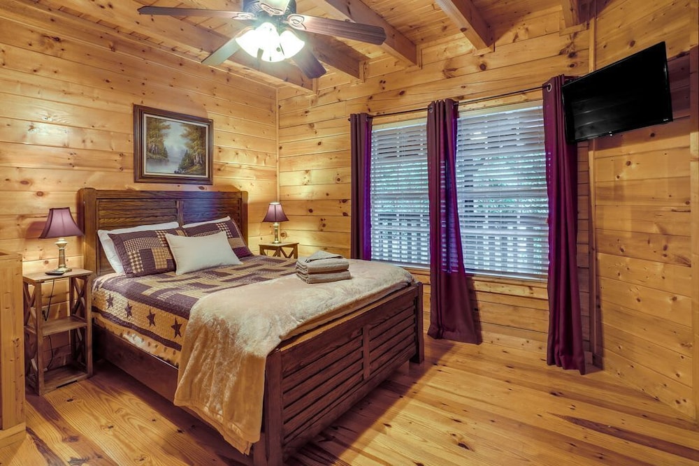 Gatlinburg Getaway - Private Theater Hot Tub, Kuva 10