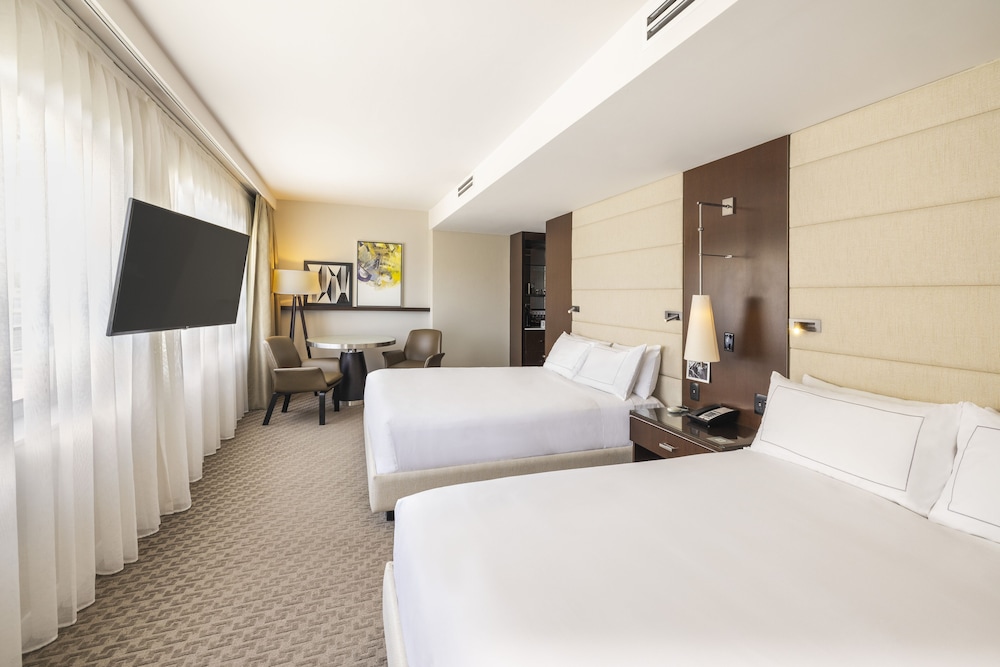Deluxe Queen Room with Two Queen Beds (Non Smoking) (Accessible) - Photo 1