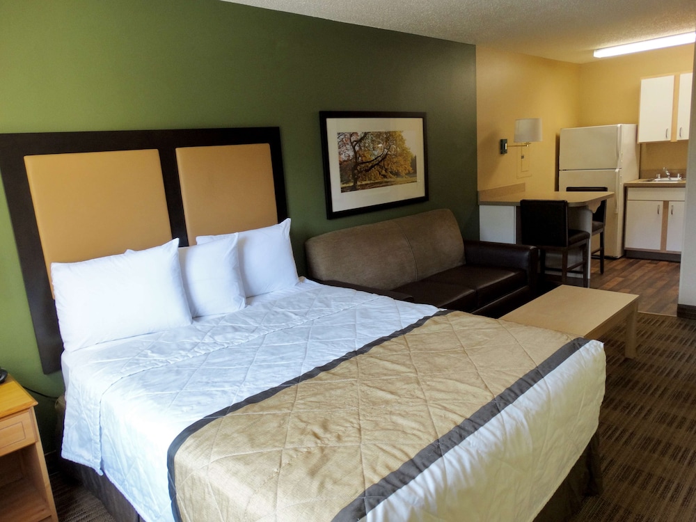 Deluxe Studio, 1 Queen Bed with Sofa bed, Non Smoking