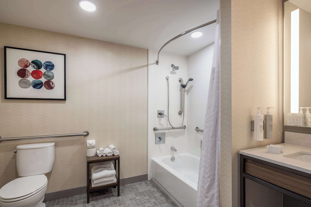 Room, 1 King Bed, Accessible (Hearing) - Photo 4