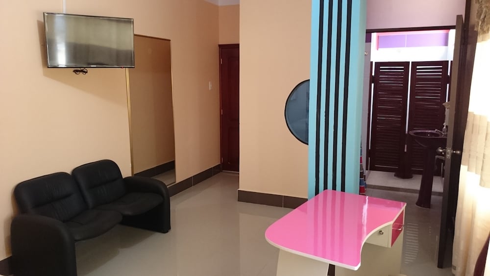 Exclusive Studio, 1 King Bed with Sofa bed photo 2
