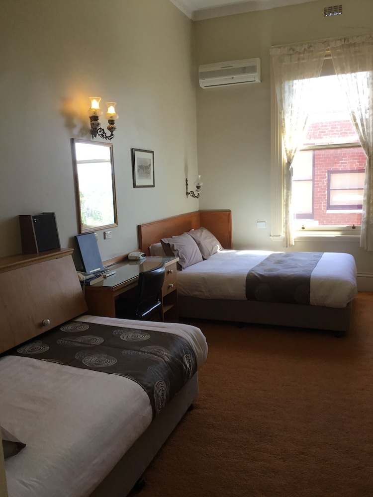 Queen Twin Suite photo 1