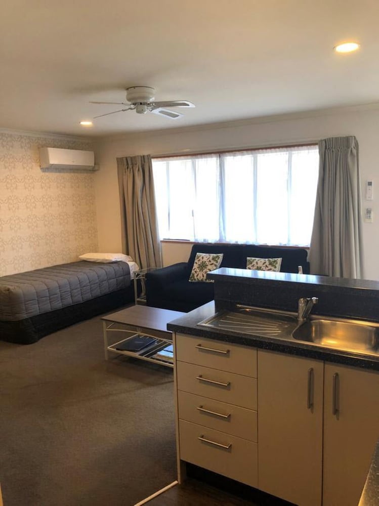 Standard Suite, 1 Bedroom, Non Smoking, Kitchenette (Suite) photo 2