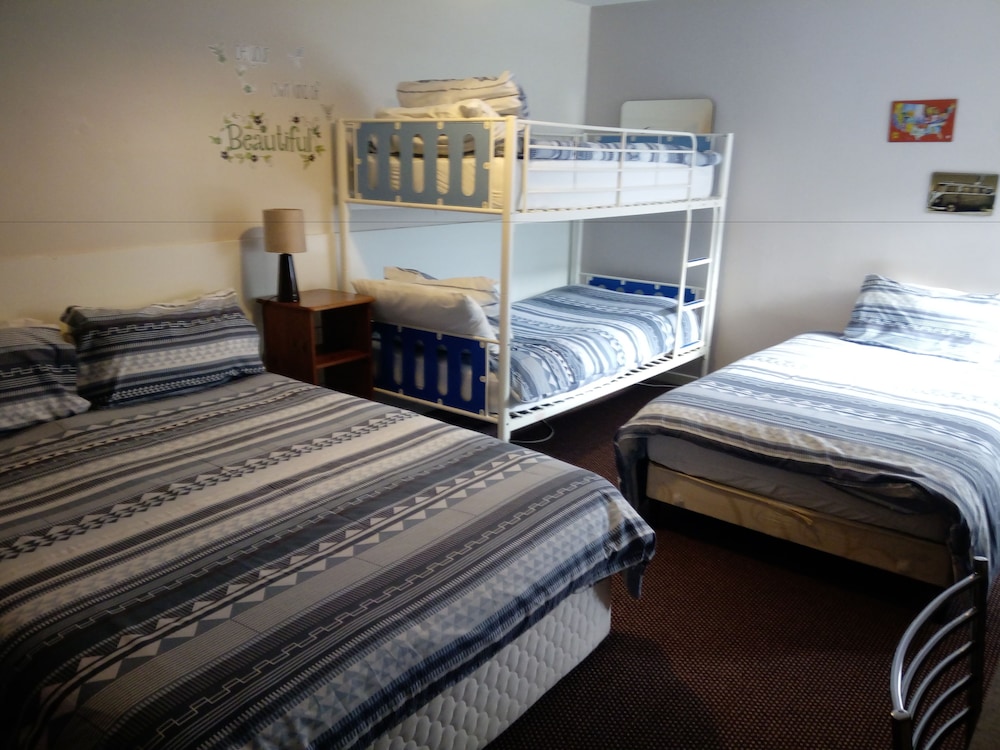 Basic Quadruple Room, Multiple Beds photo 3