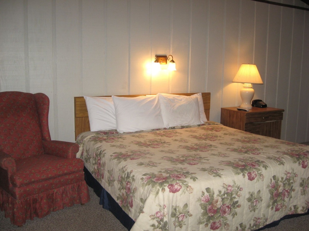 Standard Room, 1 King Bed, Non Smoking photo 3