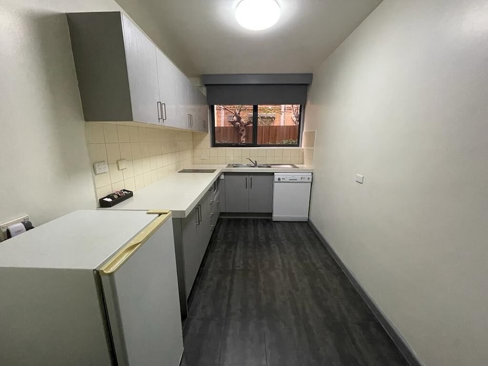 Executive One Bedroom Apartment - Albert Street Building - Photo 4