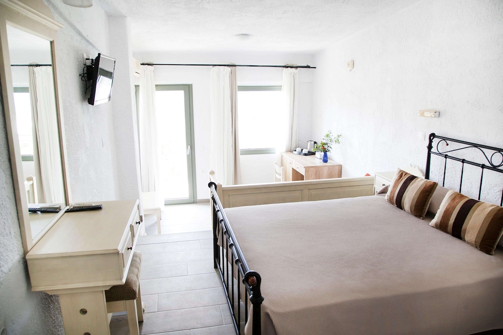 Family Room, 2 Bedrooms - Photo 1