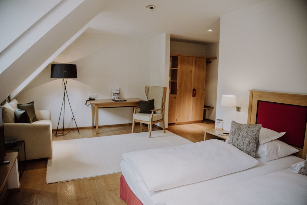 Superior Double Room, 1 King Bed with Sofa bed photo 3