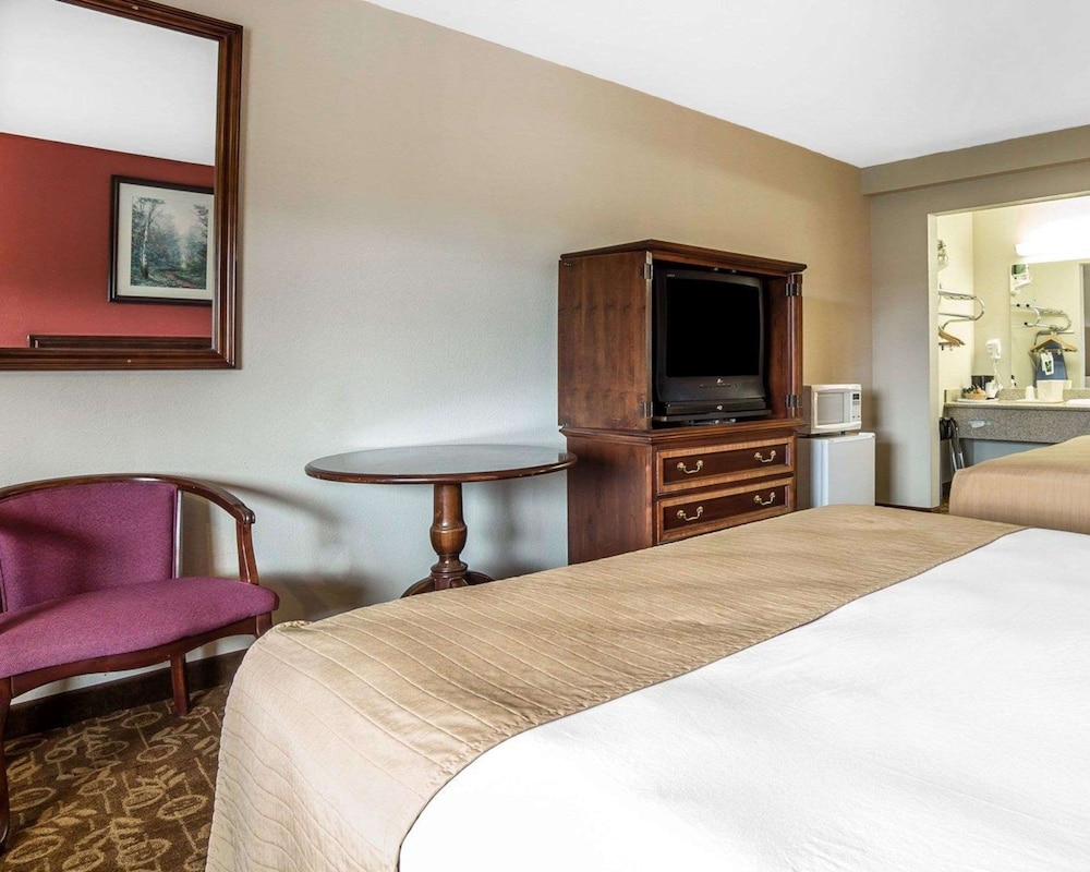 Standard Room, 2 Queen Beds, Non Smoking photo 1