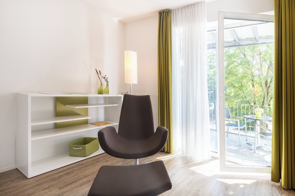 Studio, 2 Twin Beds, Balcony (Furnished Balcony) photo 2