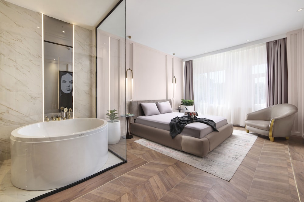 King Suite with Spa Bath