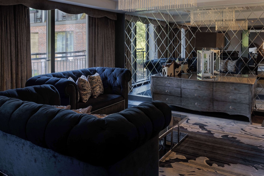 King Syon Suite - Photo 3