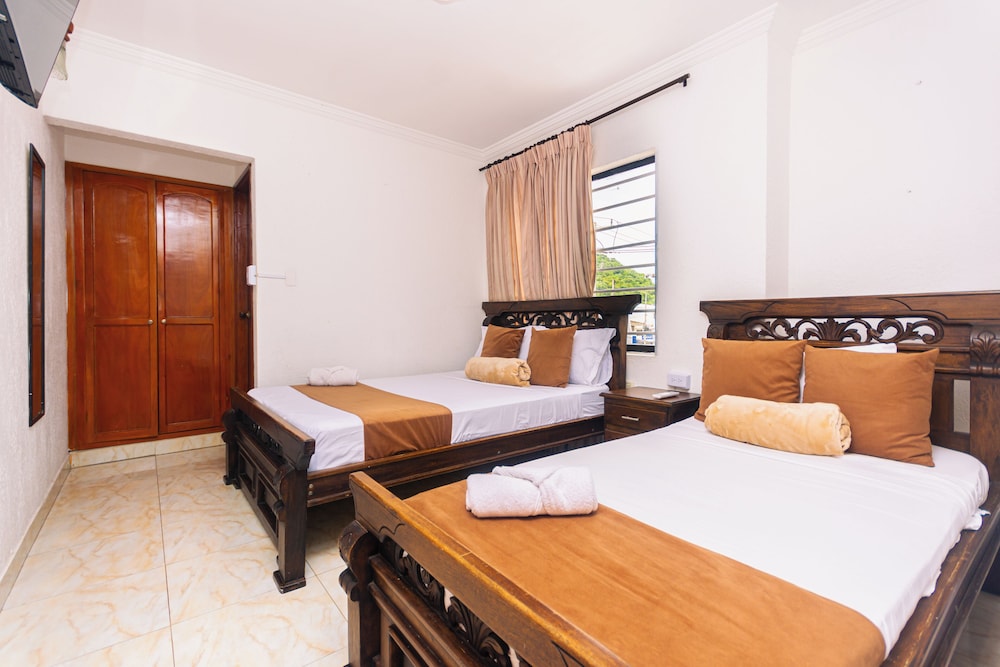 Economy Triple Room, Multiple Beds