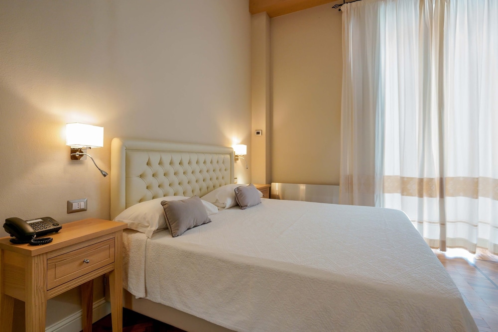 Deluxe Room with Private Spa - Photo 4