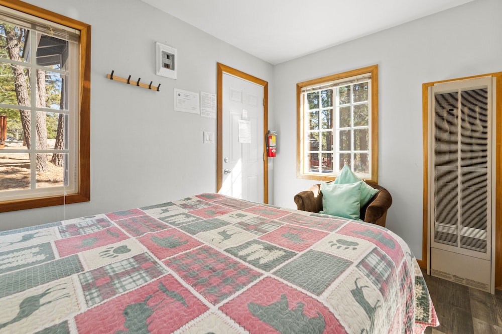 House, 1 Queen Bed, Patio, Mountain View