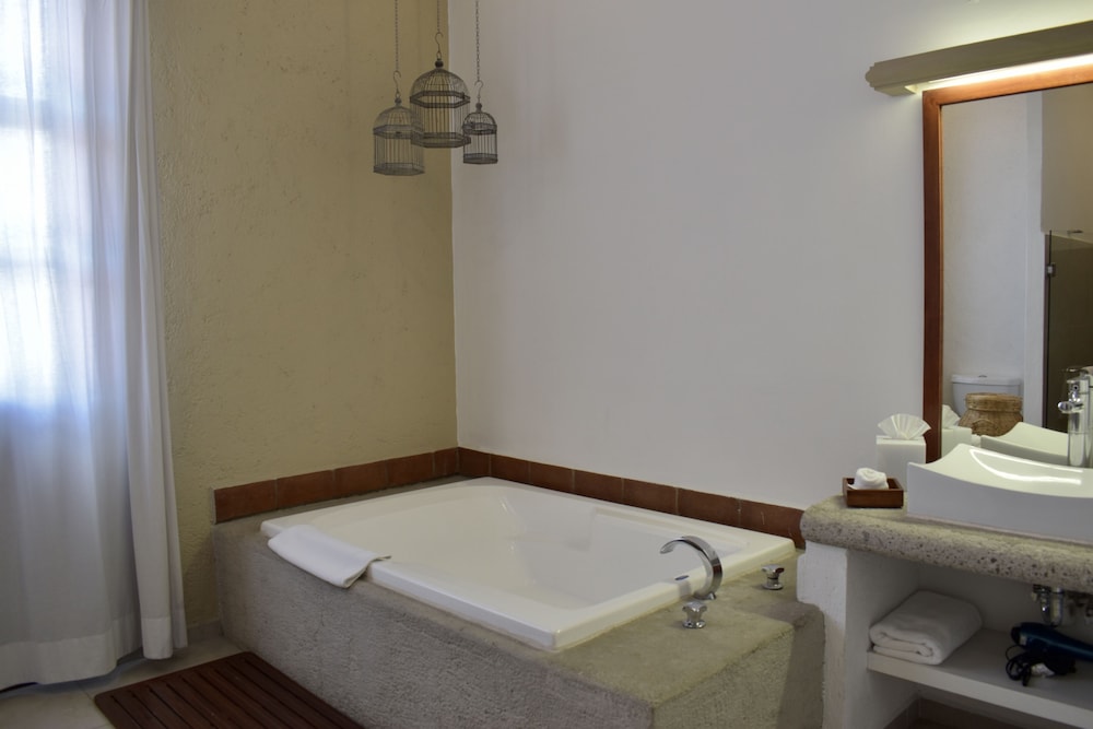 Junior King Suite photo 2