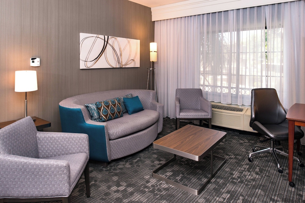 Room, 2 Queen Beds (Hearing Accessible) - Photo 7