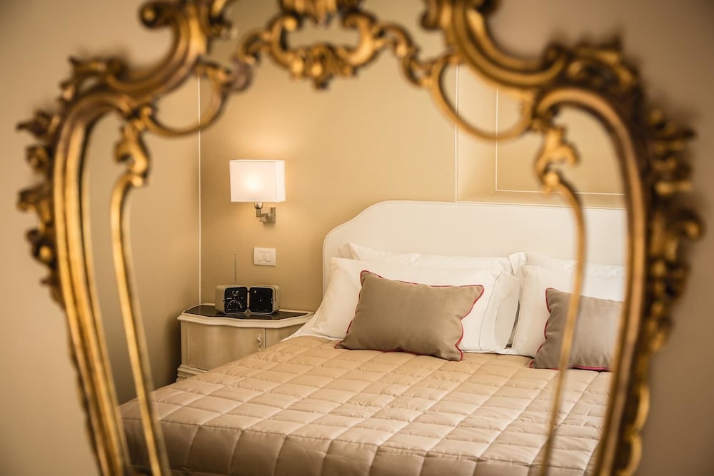 Junior Suite, 1 Double Bed, Balcony photo 2