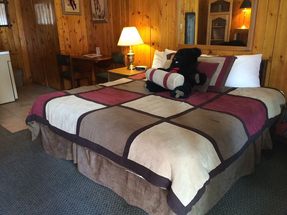 Standard Room, 1 King Bed (Newly remodeled) photo 3