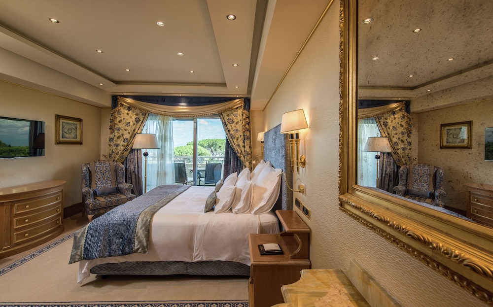 Suite, 1 King Bed, Park and Pool View (Park Suite, Spa/Club Lounge Access)