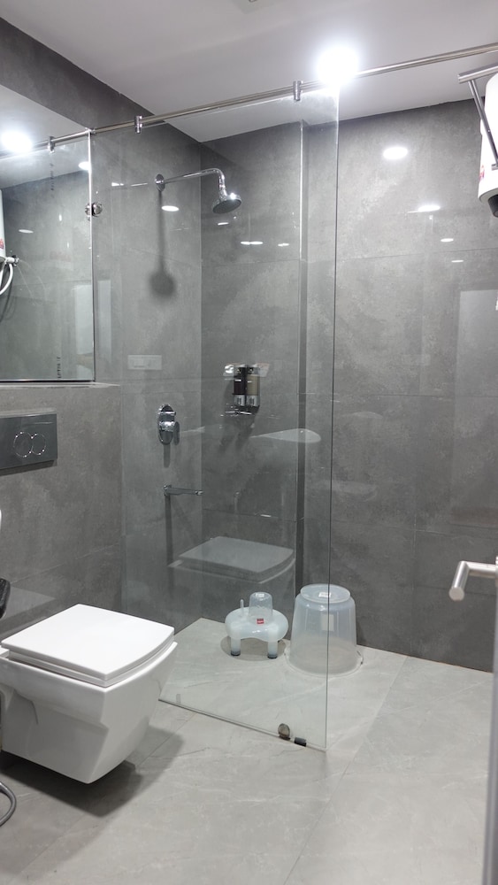 Standard Double or Twin Room - Photo 4
