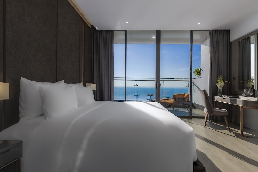 3 Bedroom Residence Oceanfront - Photo 6