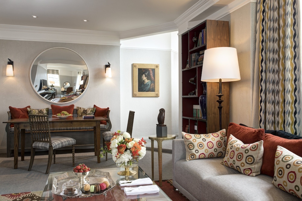 Suite (J.K. Rowling) photo 1