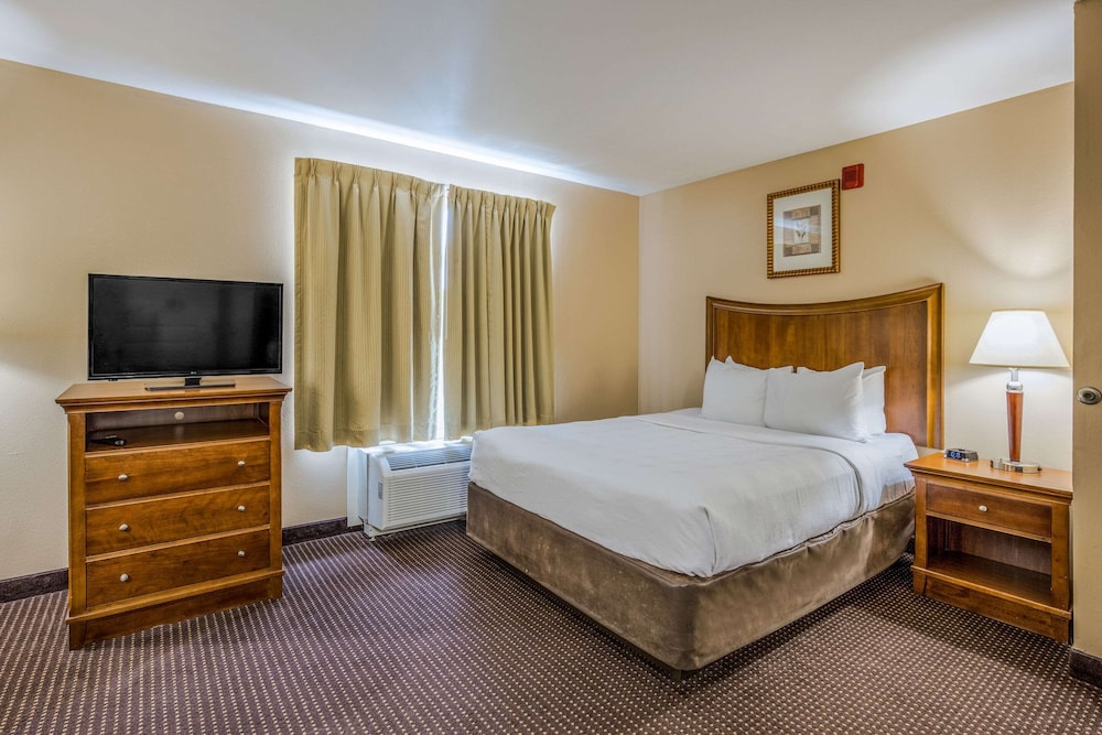 Suite, 1 Queen Bed with Sofa bed, Accessible, Non Smoking (Efficiency) photo 3