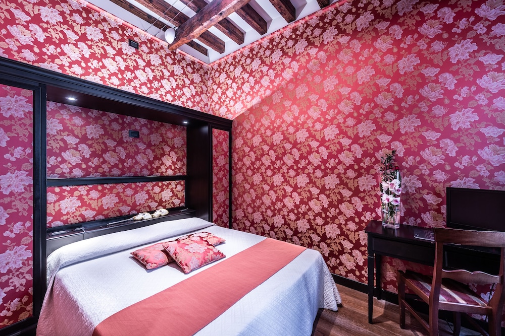 Classic Double or Twin Room photo 2