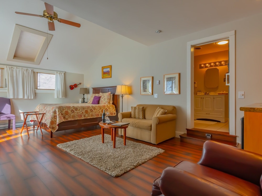 Superior Suite, Private Bathroom (Tanglewood - Pets Allowed) photo 1