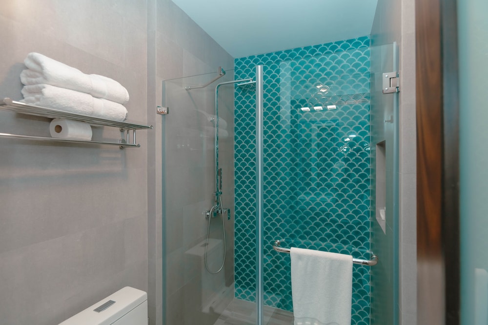 Deluxe Penthouse, Pool Access, Sea View photo 3