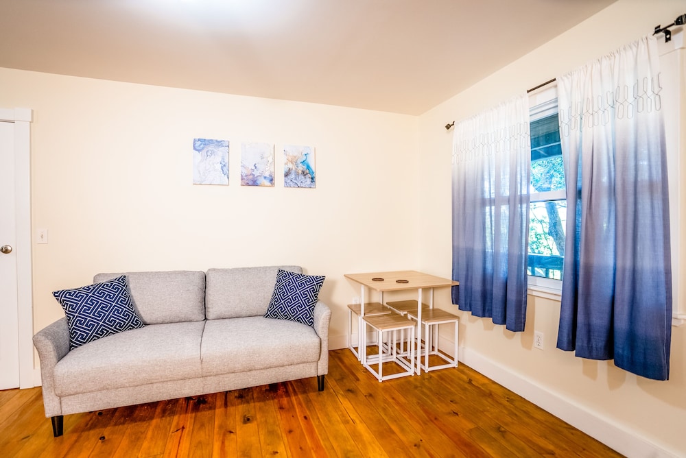 Deluxe Studio Suite, 1 Bedroom, Non Smoking, Garden View photo 3