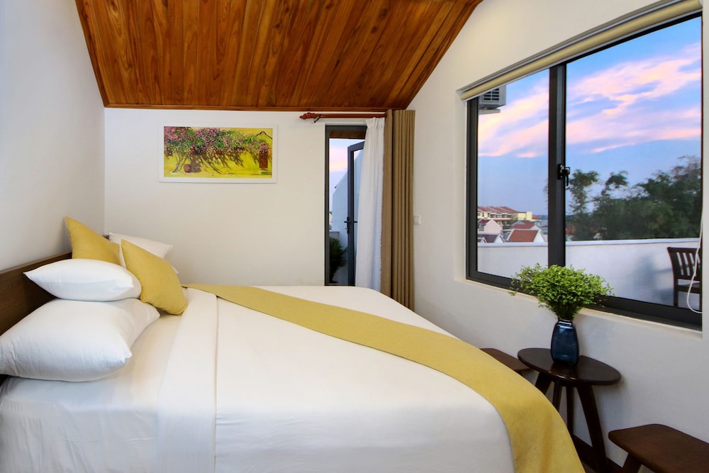 Family Room, 1 Bedroom, Balcony photo 2