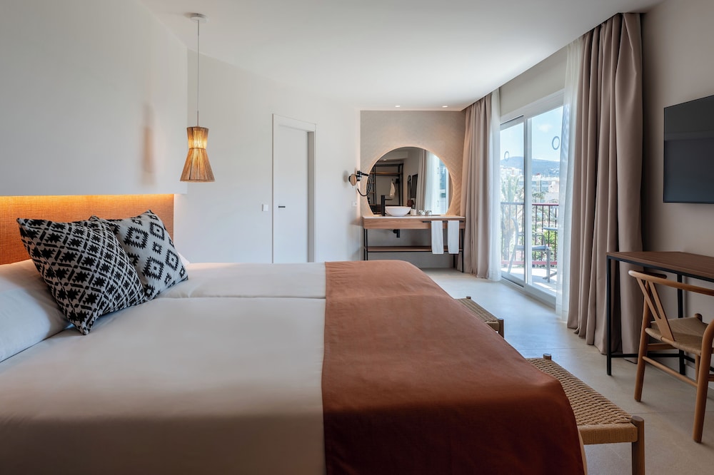 Double Room, Balcony, Pool View (Magnus)(2 adults)