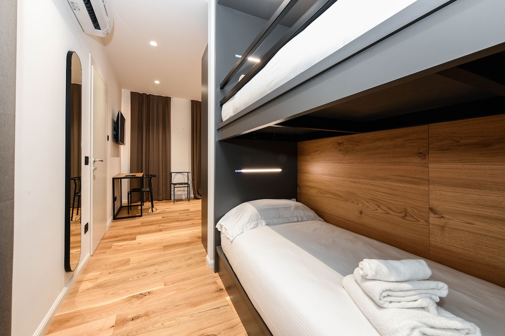 Family Room, Multiple Beds, Non Smoking, Annex Building - Photo 7