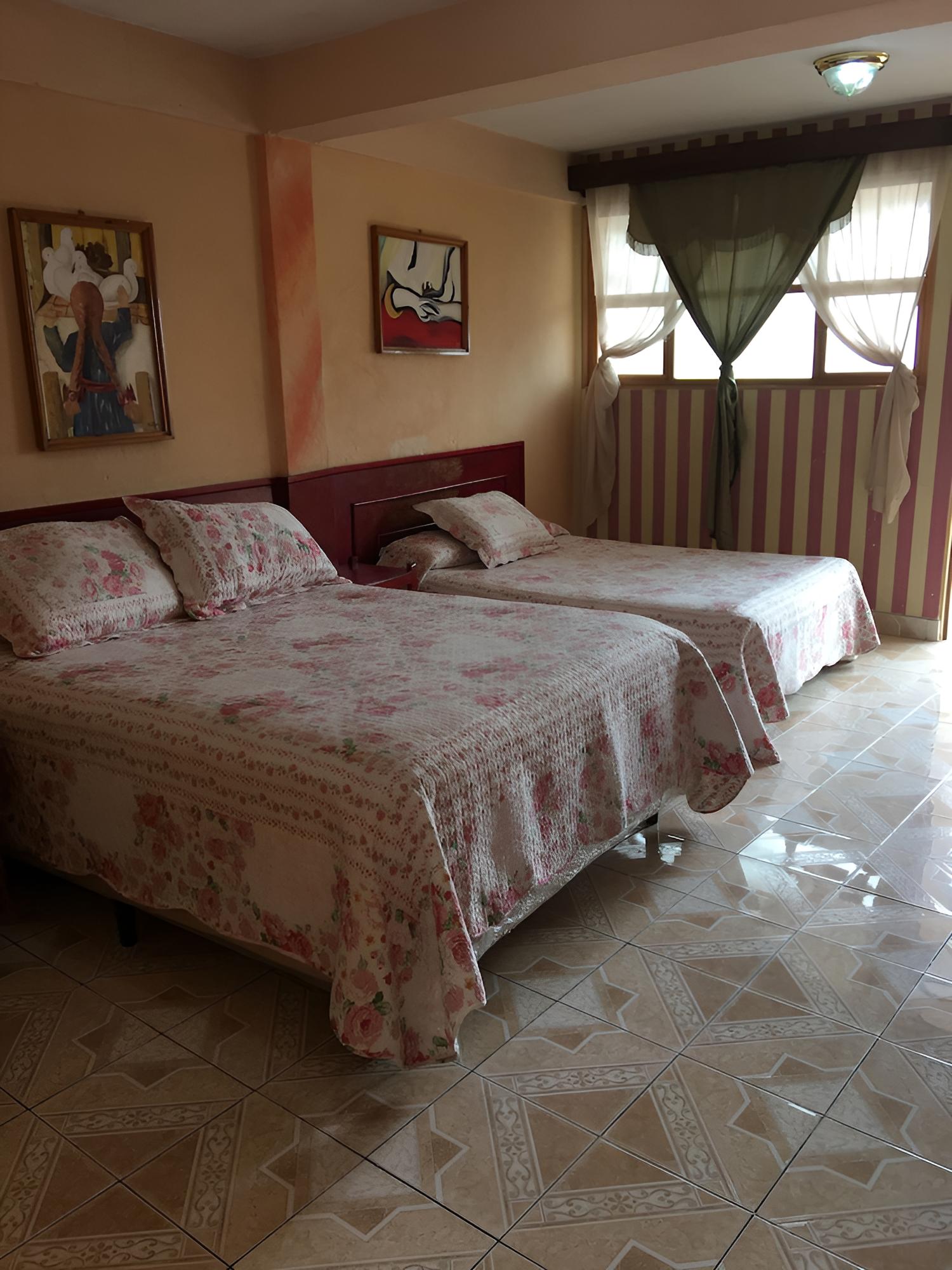 Economy Triple Room photo 2