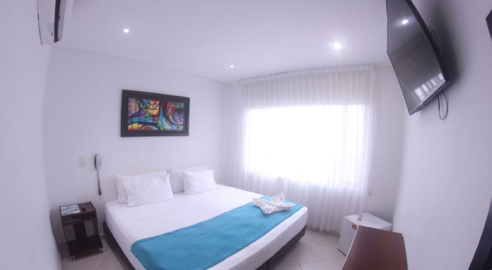 Queen Room photo 2