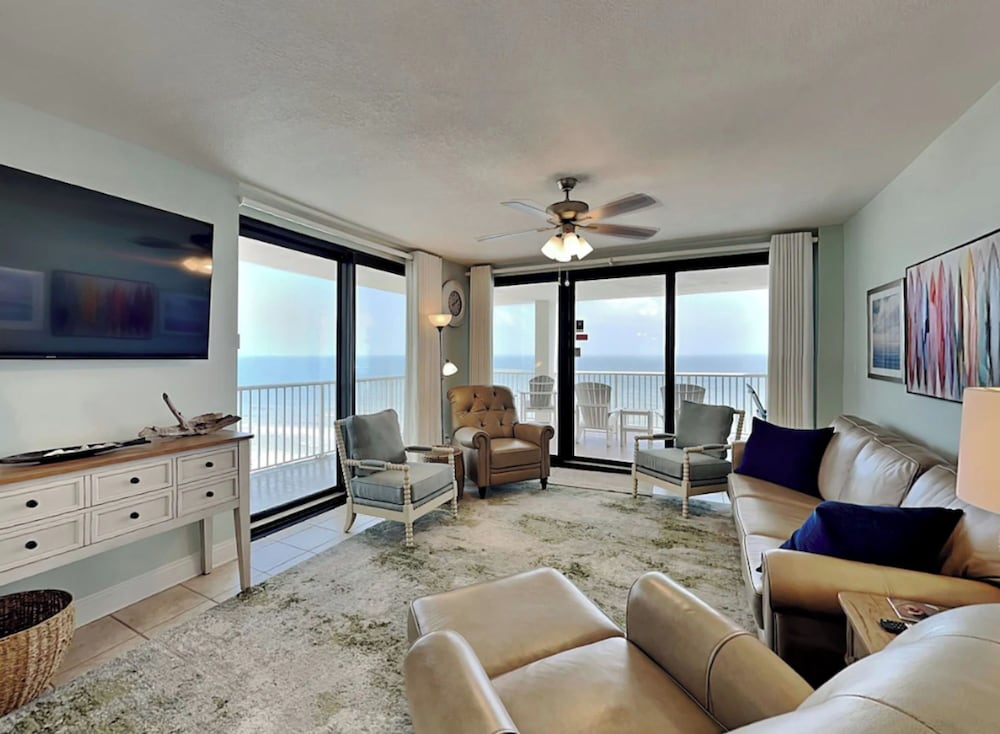 Exclusive Condo, 3 Bedrooms, Balcony, Beach View