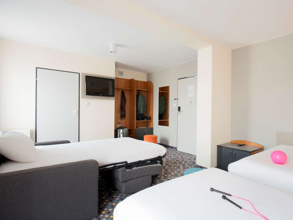 Standard Room, Multiple Beds - Photo 5